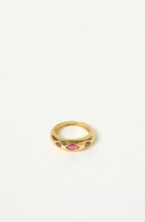 Anello medievale dorato con tre pietre